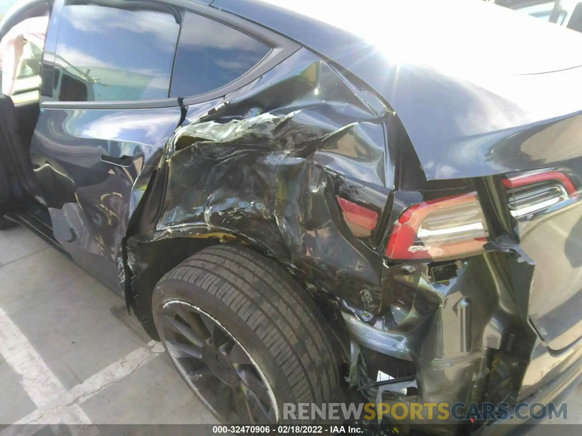 6 Photograph of a damaged car 7SAYGDEE0NF342988 TESLA MODEL Y 2022