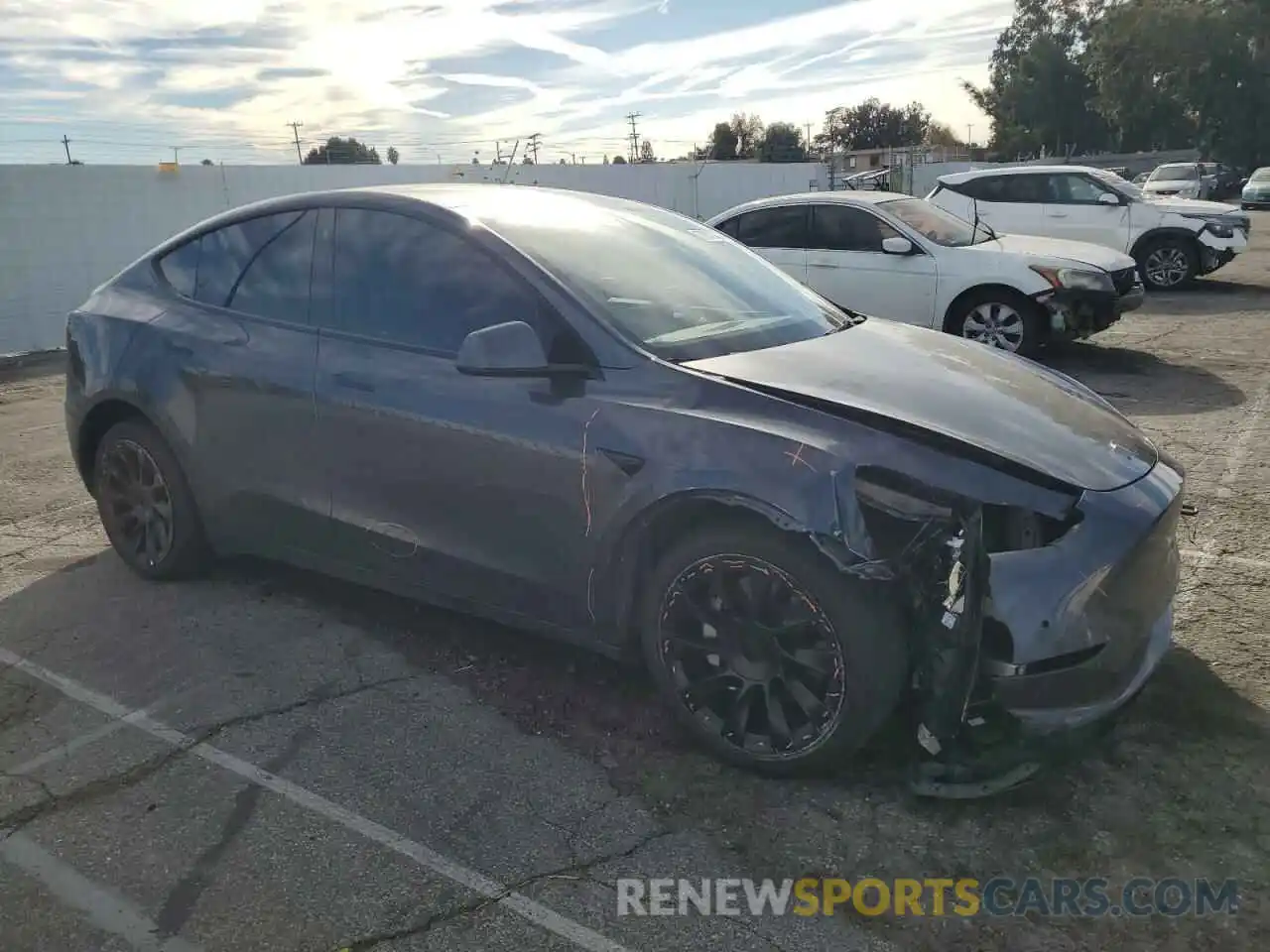 4 Photograph of a damaged car 7SAYGDEE0NF367048 TESLA MODEL Y 2022