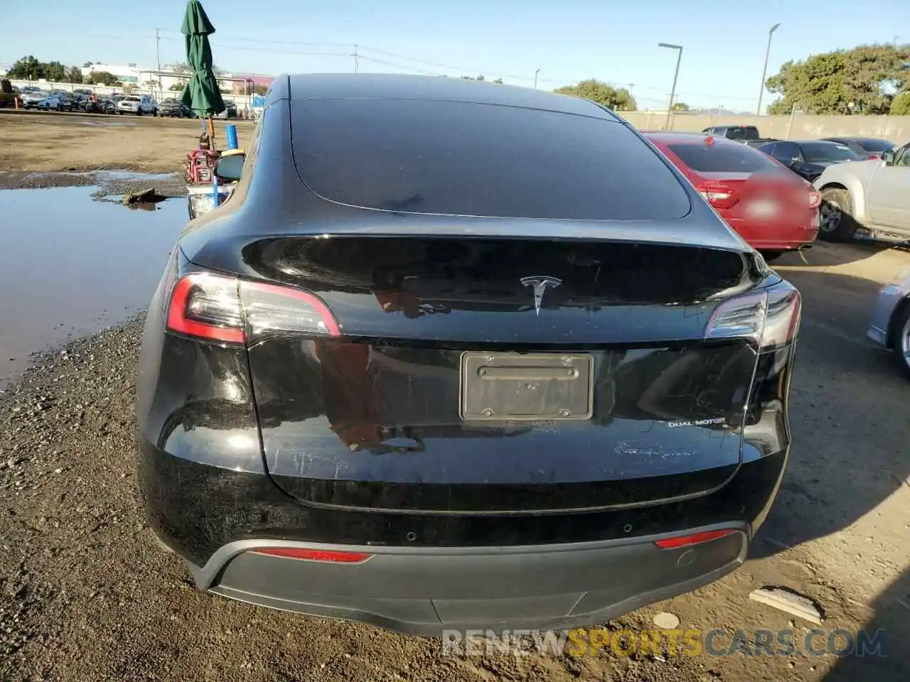 6 Photograph of a damaged car 7SAYGDEE0NF375747 TESLA MODEL Y 2022