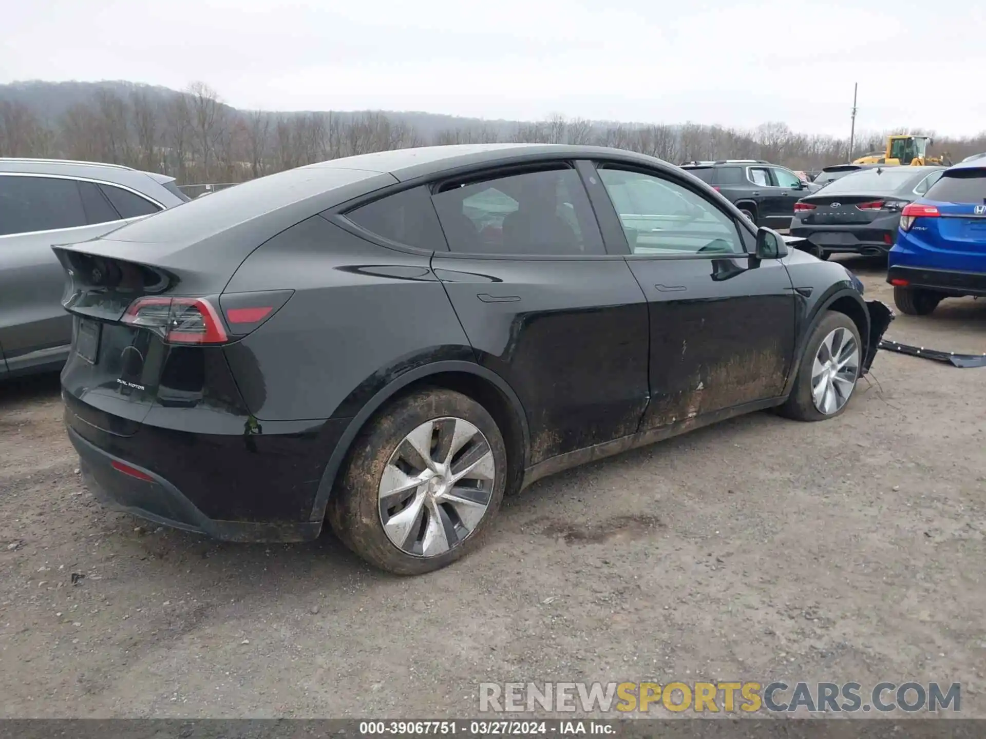 4 Photograph of a damaged car 7SAYGDEE0NF435767 TESLA MODEL Y 2022