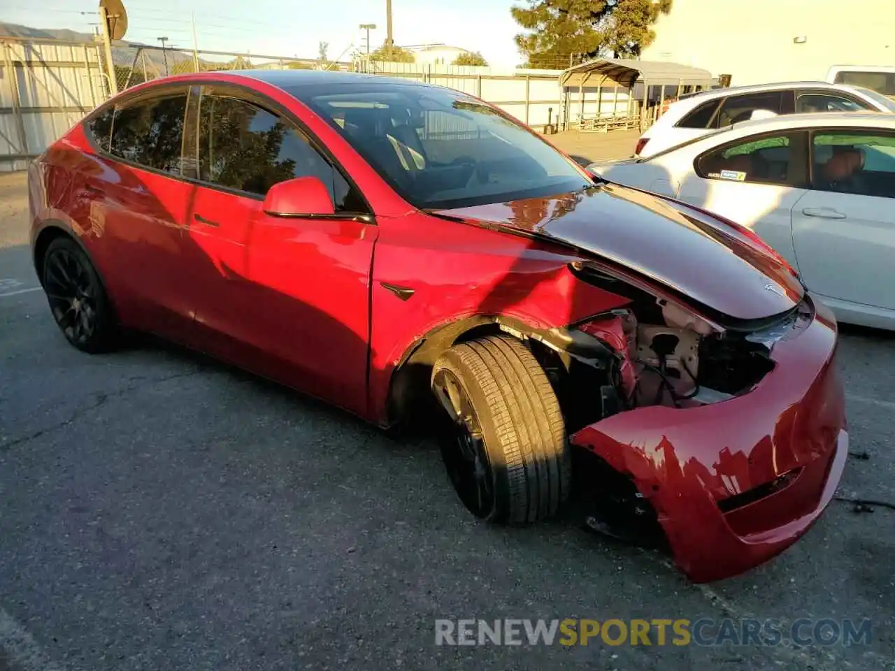 4 Photograph of a damaged car 7SAYGDEE0NF542611 TESLA MODEL Y 2022