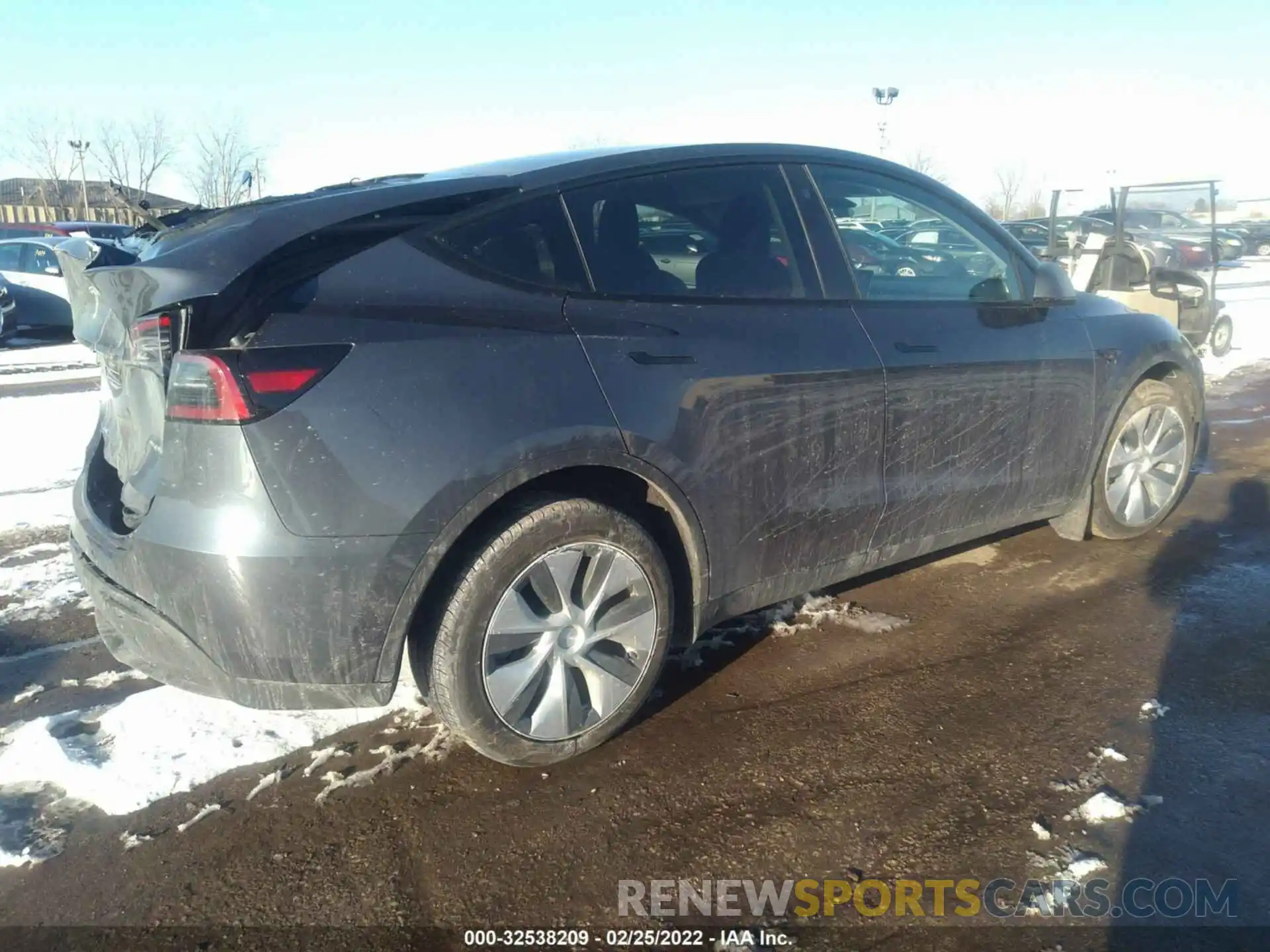 4 Photograph of a damaged car 7SAYGDEE1NF318523 TESLA MODEL Y 2022