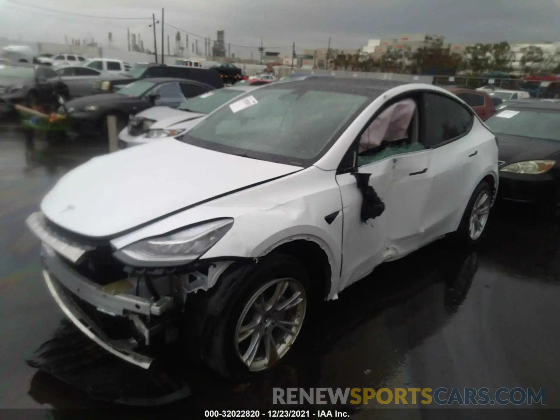 2 Photograph of a damaged car 7SAYGDEE1NF325004 TESLA MODEL Y 2022