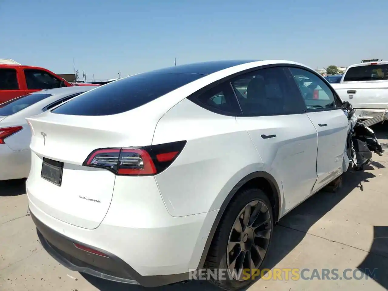 4 Photograph of a damaged car 7SAYGDEE1NF354311 TESLA MODEL Y 2022