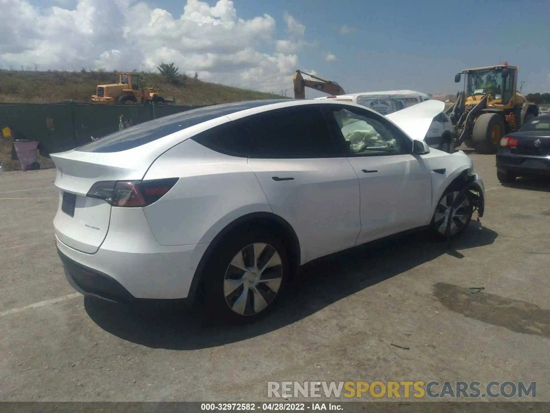 4 Photograph of a damaged car 7SAYGDEE1NF354597 TESLA MODEL Y 2022