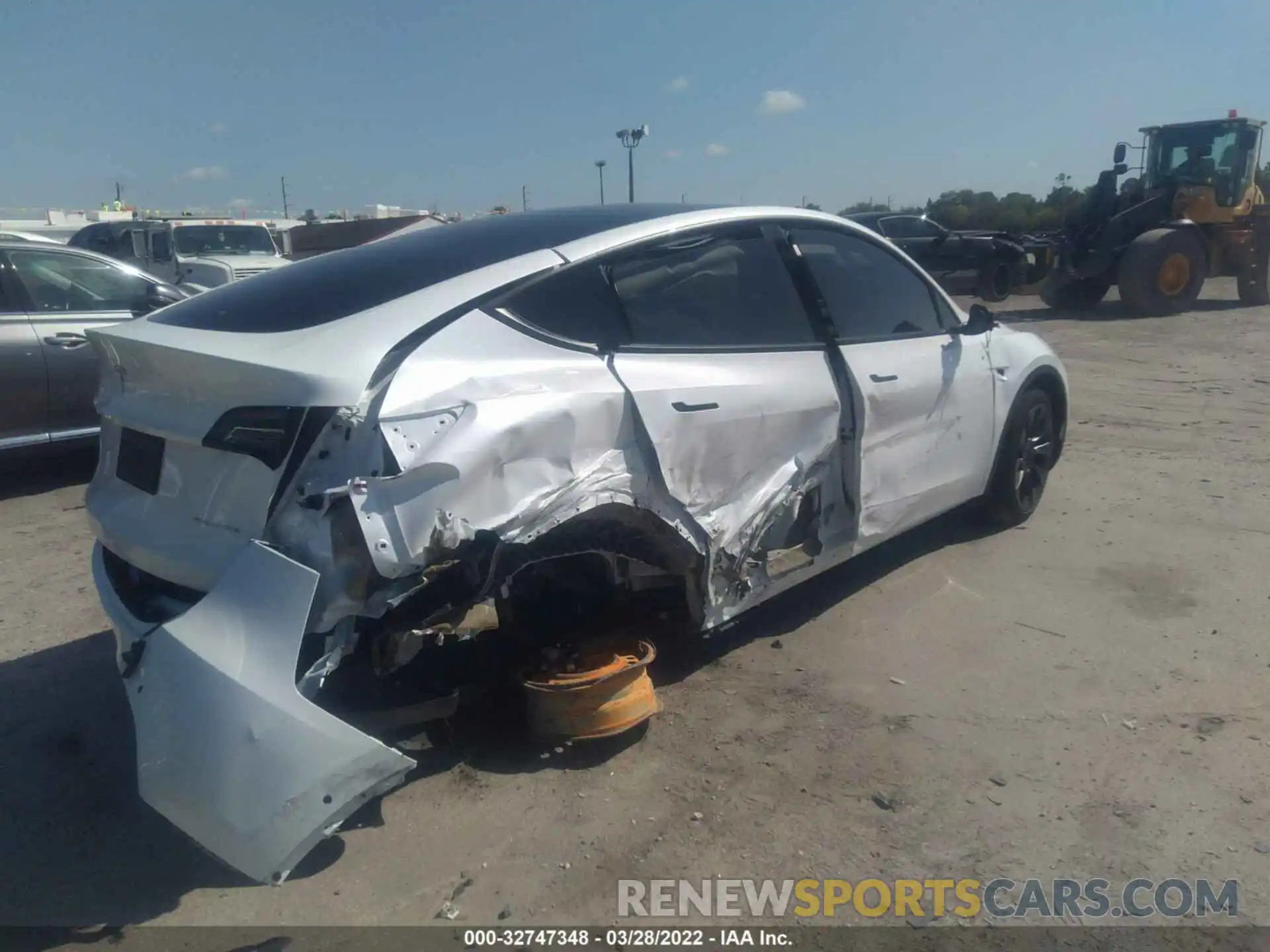 4 Photograph of a damaged car 7SAYGDEE1NF379516 TESLA MODEL Y 2022