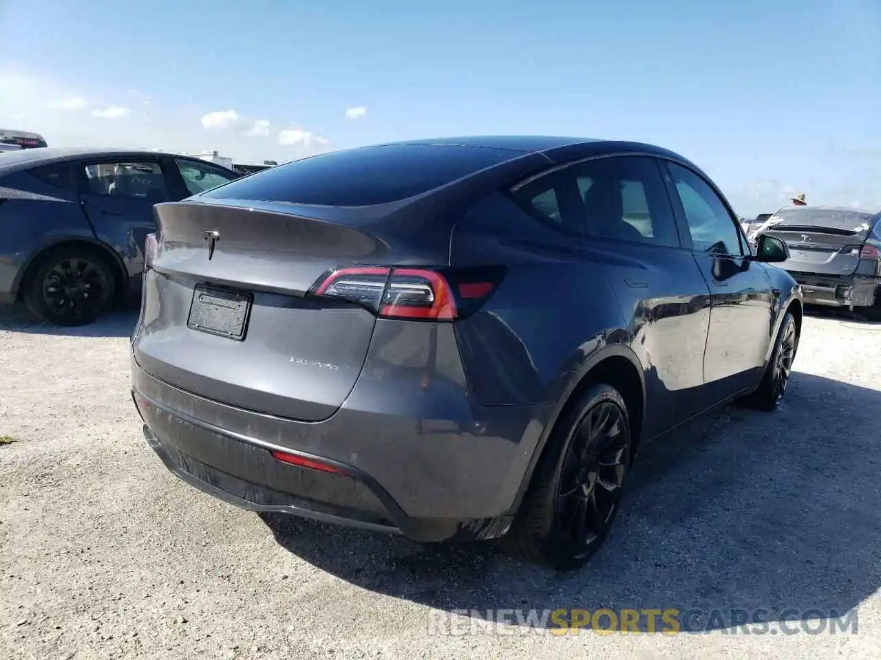 4 Photograph of a damaged car 7SAYGDEE1NF418279 TESLA MODEL Y 2022