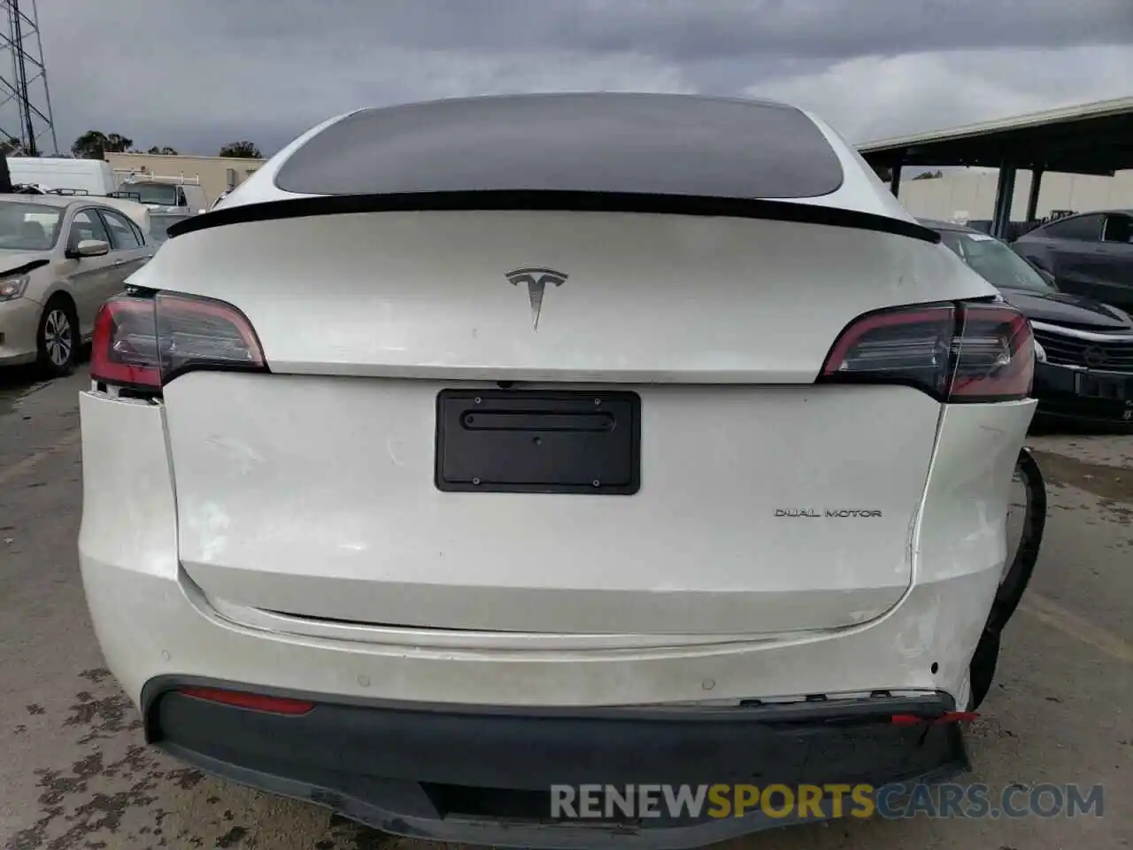 6 Photograph of a damaged car 7SAYGDEE1NF517670 TESLA MODEL Y 2022