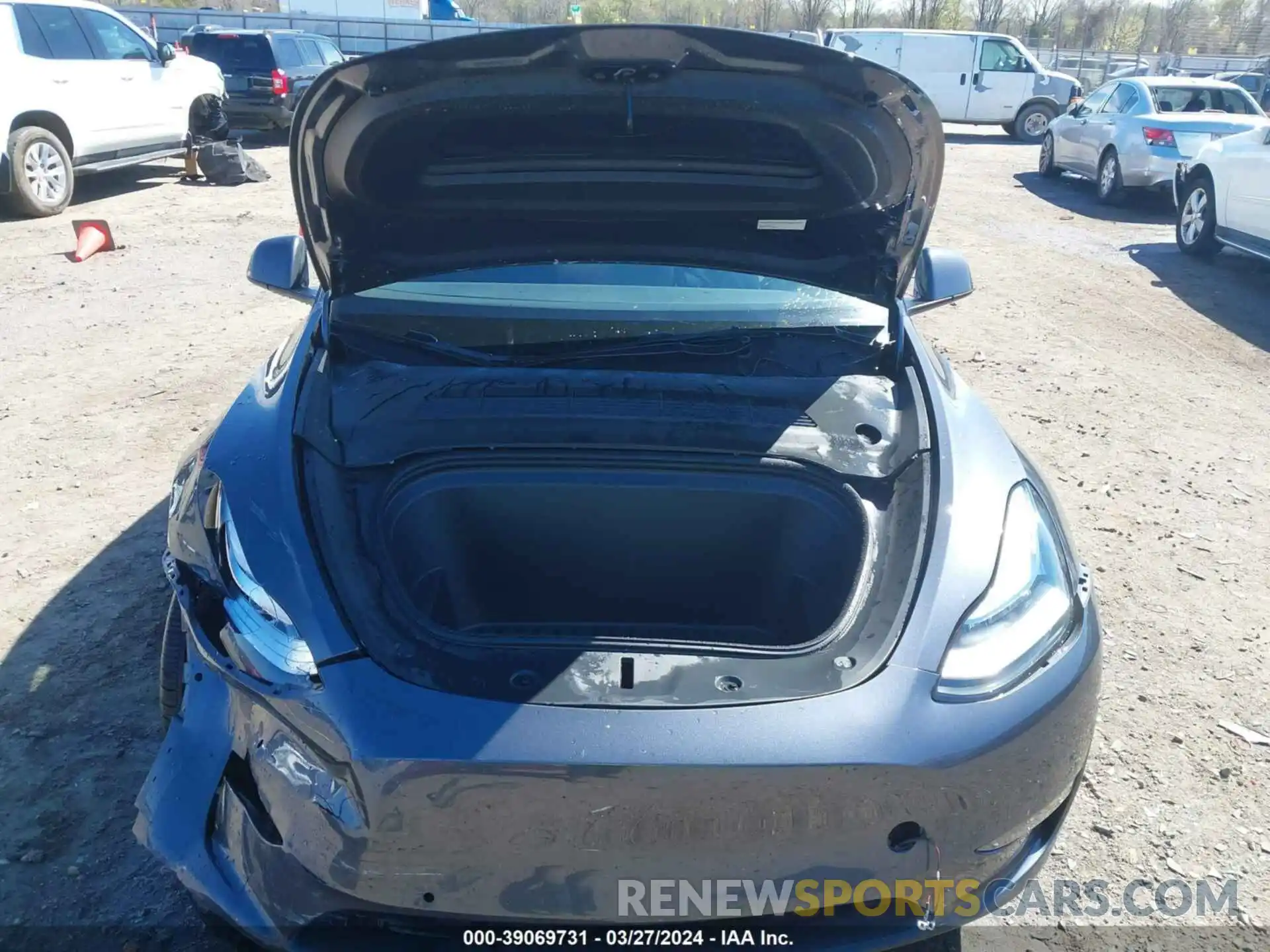 10 Photograph of a damaged car 7SAYGDEE2NA009673 TESLA MODEL Y 2022