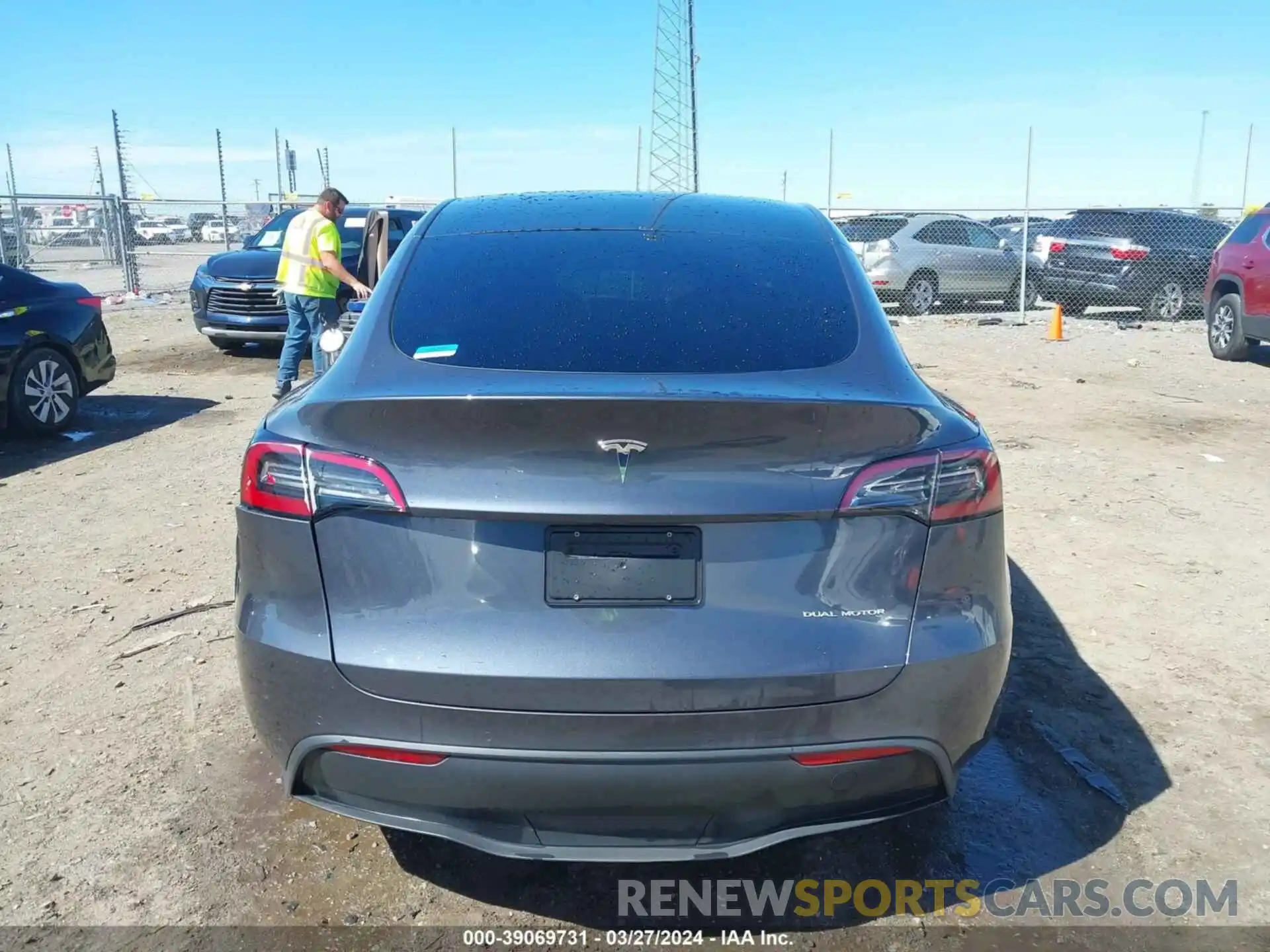 16 Photograph of a damaged car 7SAYGDEE2NA009673 TESLA MODEL Y 2022