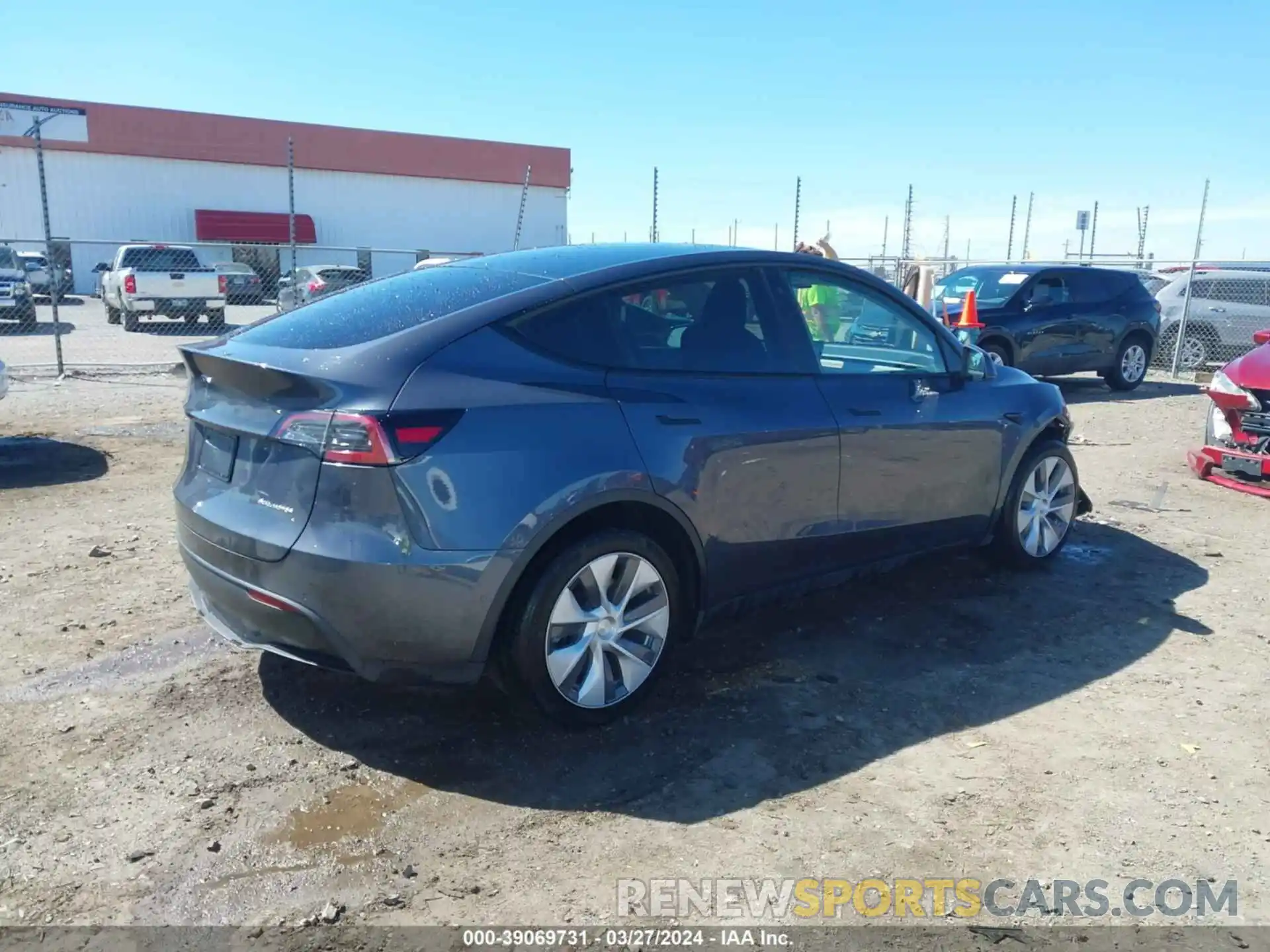 4 Photograph of a damaged car 7SAYGDEE2NA009673 TESLA MODEL Y 2022