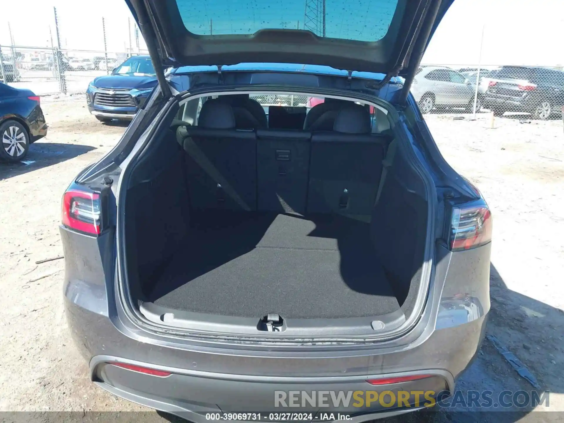 8 Photograph of a damaged car 7SAYGDEE2NA009673 TESLA MODEL Y 2022