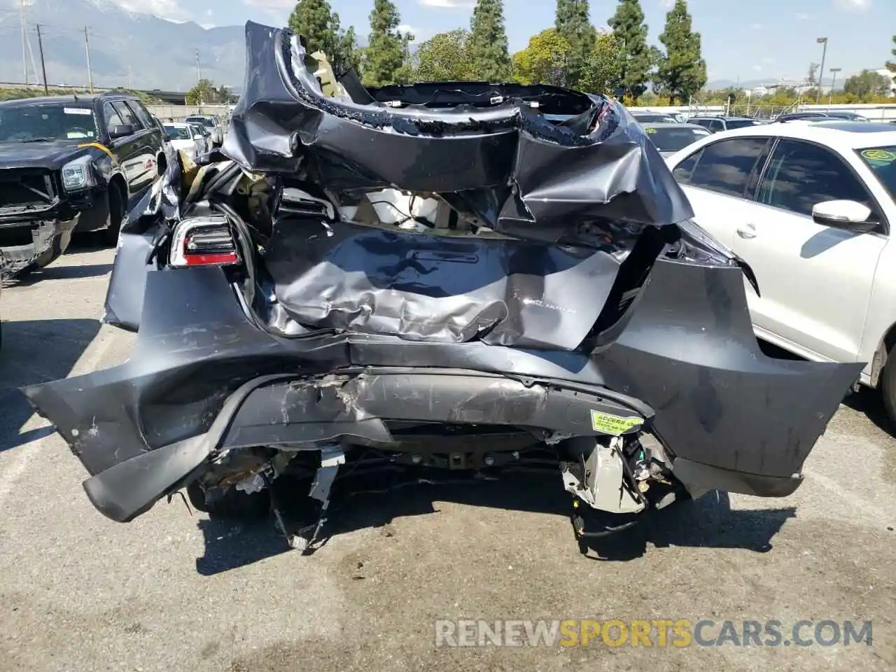 6 Photograph of a damaged car 7SAYGDEE2NF323469 TESLA MODEL Y 2022