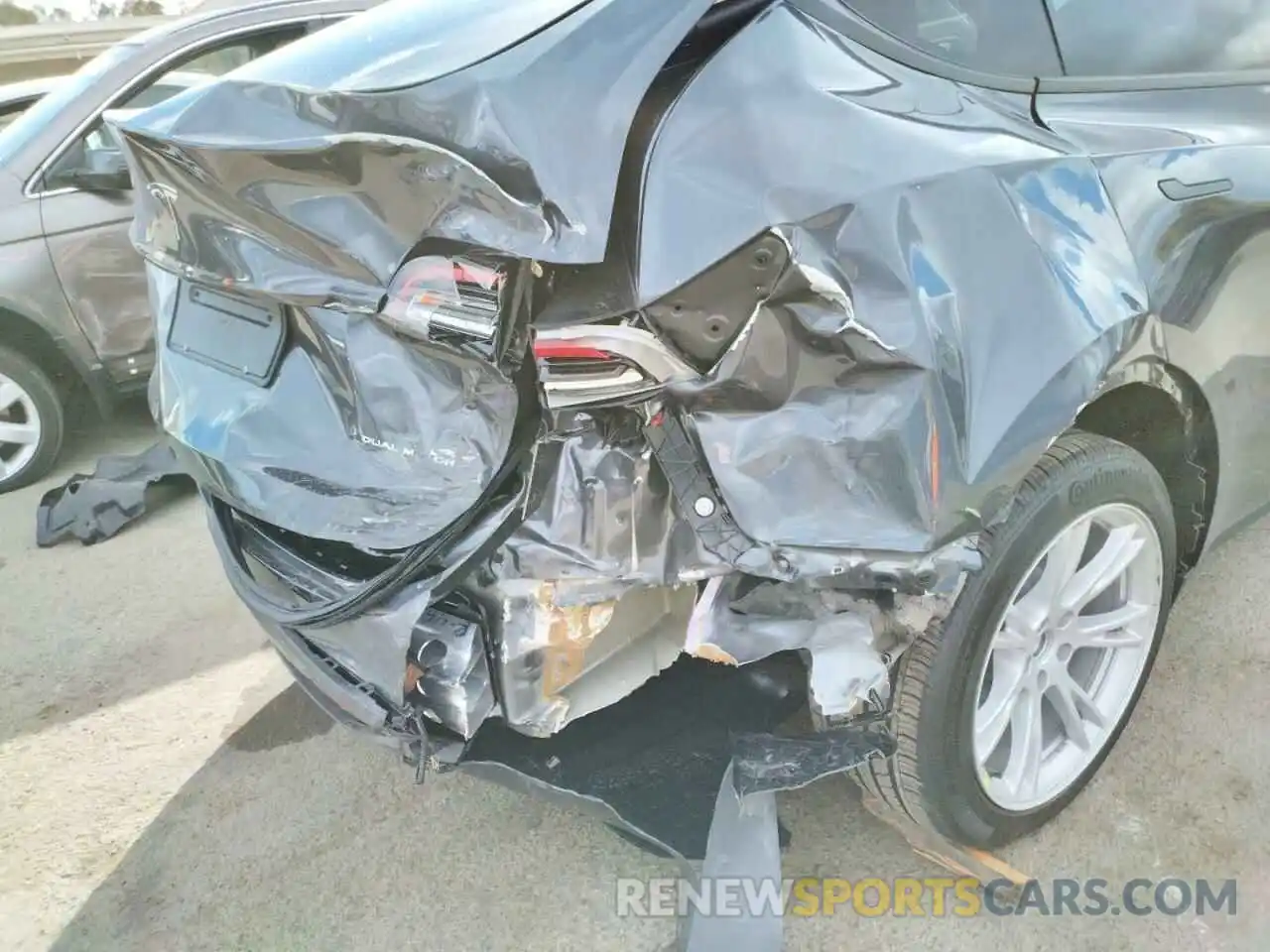 9 Photograph of a damaged car 7SAYGDEE2NF359386 TESLA MODEL Y 2022