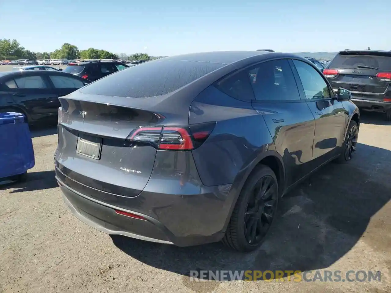 4 Photograph of a damaged car 7SAYGDEE2NF386359 TESLA MODEL Y 2022