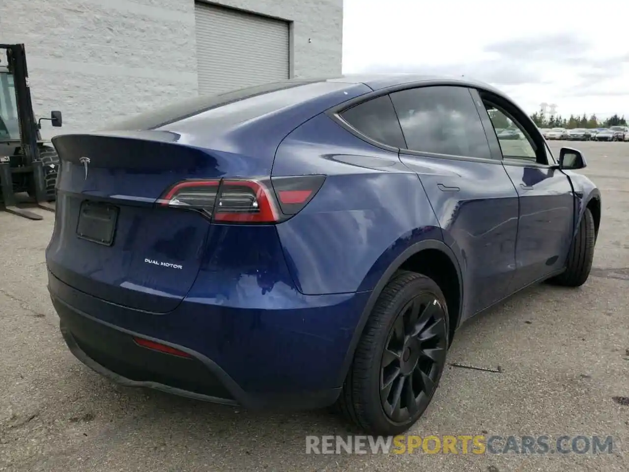 4 Photograph of a damaged car 7SAYGDEE2NF386393 TESLA MODEL Y 2022