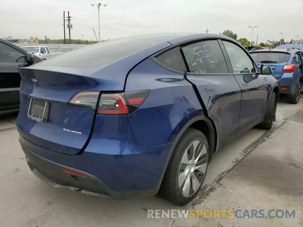 4 Photograph of a damaged car 7SAYGDEE2NF437052 TESLA MODEL Y 2022