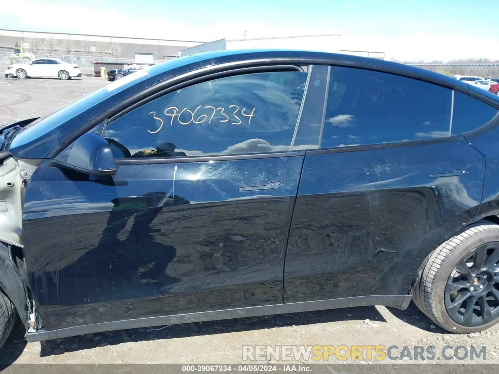 15 Photograph of a damaged car 7SAYGDEE2NF480936 TESLA MODEL Y 2022