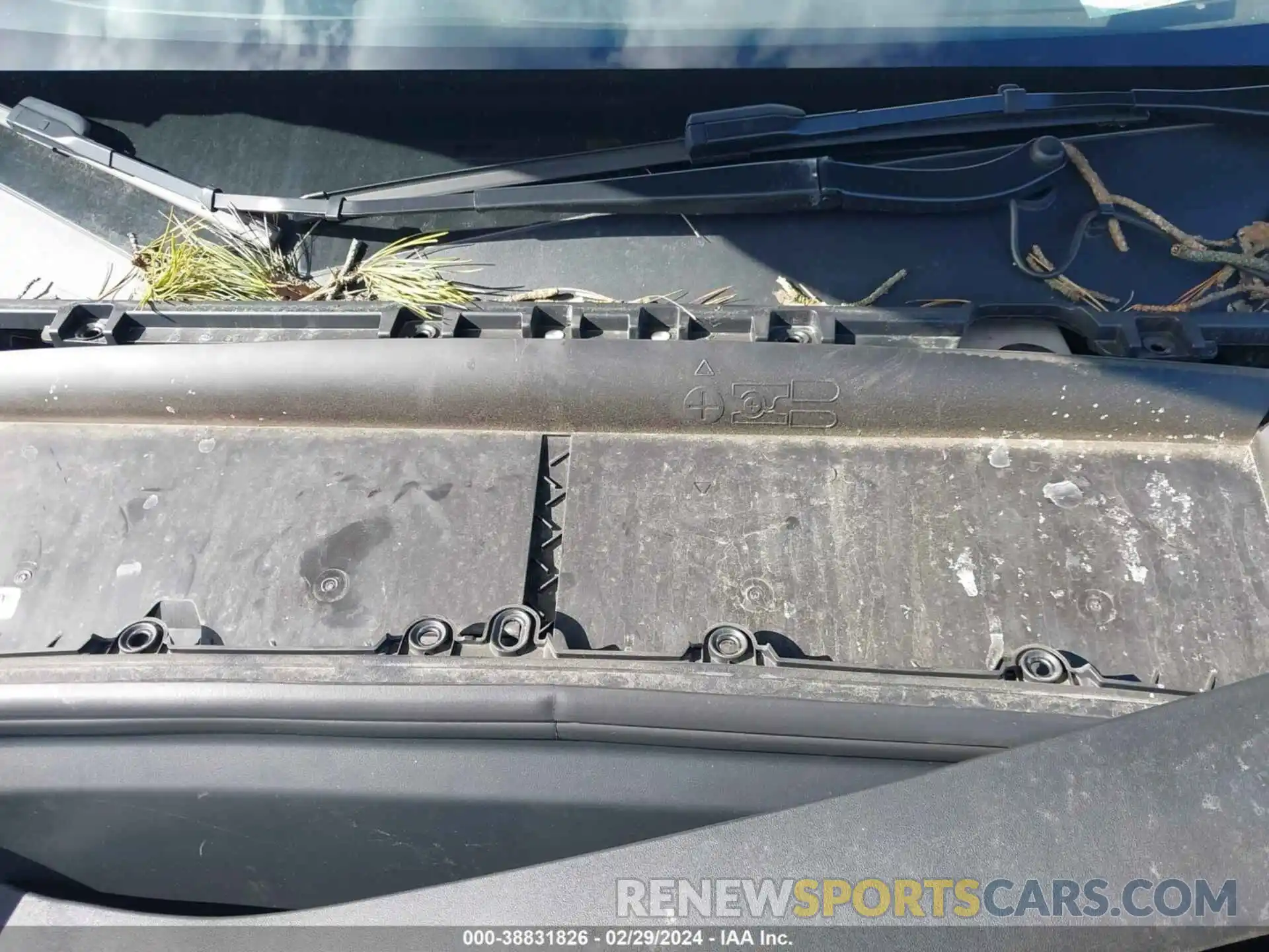 10 Photograph of a damaged car 7SAYGDEE3NA009763 TESLA MODEL Y 2022