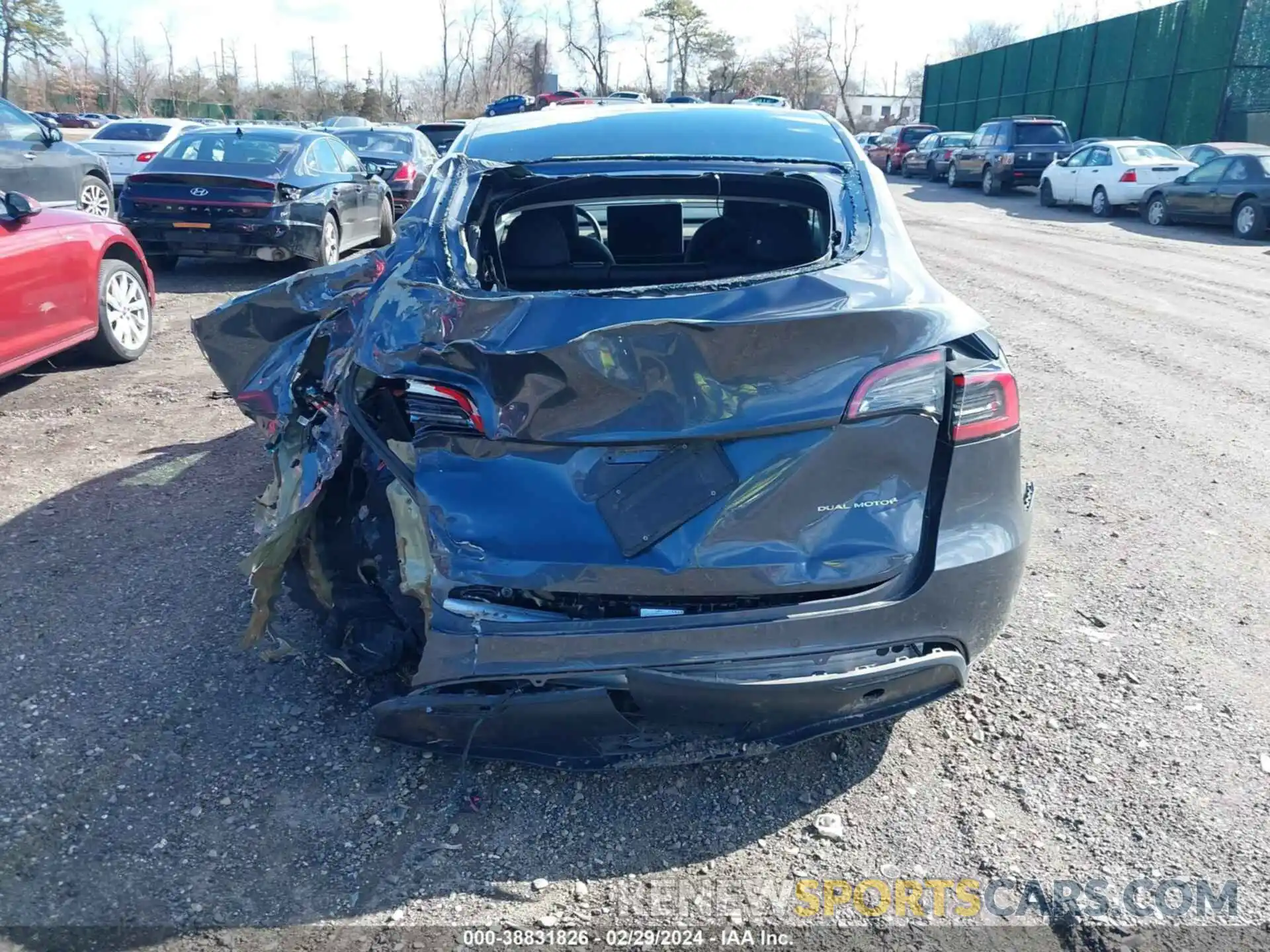 15 Photograph of a damaged car 7SAYGDEE3NA009763 TESLA MODEL Y 2022