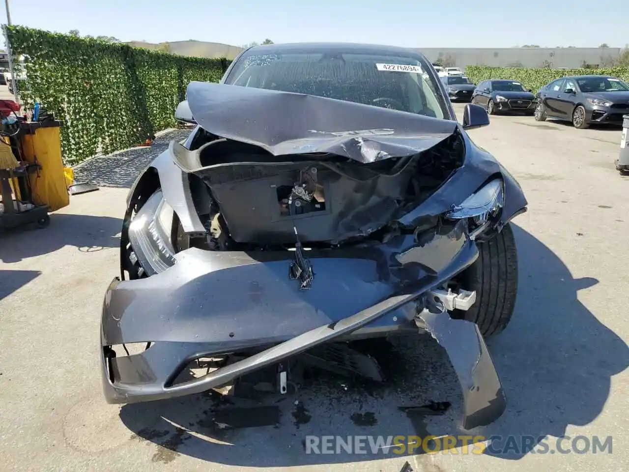 5 Photograph of a damaged car 7SAYGDEE3NF311282 TESLA MODEL Y 2022