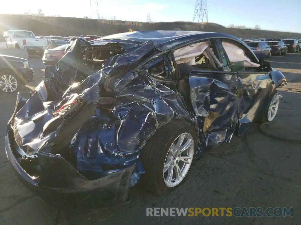 4 Photograph of a damaged car 7SAYGDEE3NF313680 TESLA MODEL Y 2022