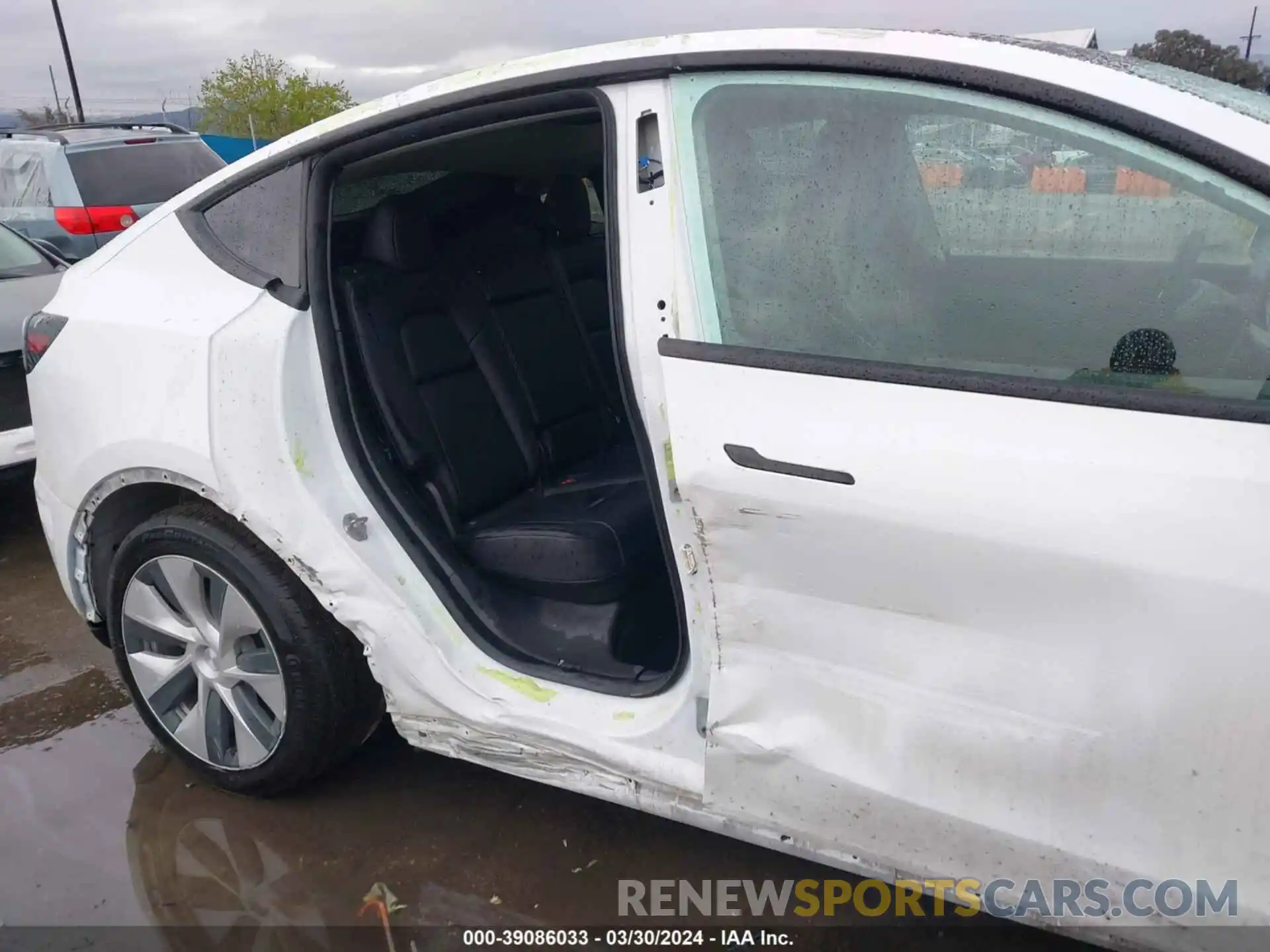 6 Photograph of a damaged car 7SAYGDEE3NF322315 TESLA MODEL Y 2022