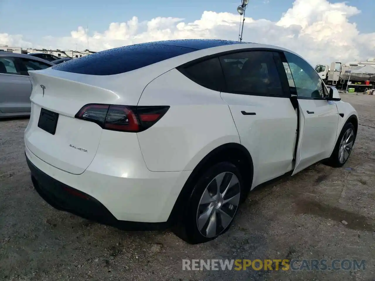 4 Photograph of a damaged car 7SAYGDEE3NF324825 TESLA MODEL Y 2022