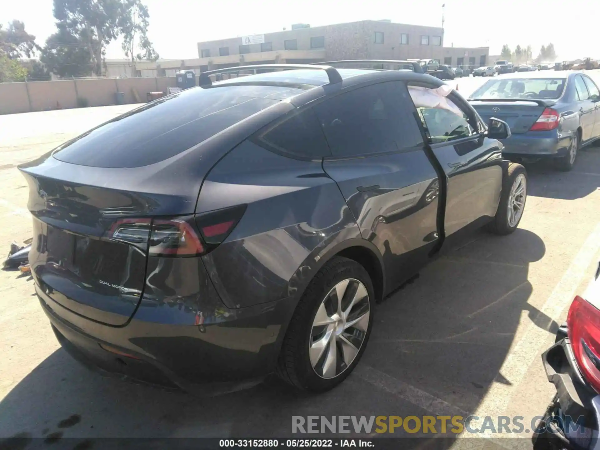 4 Photograph of a damaged car 7SAYGDEE3NF341981 TESLA MODEL Y 2022