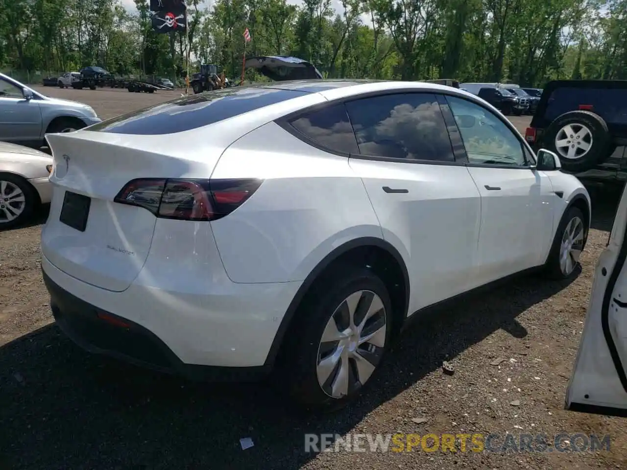 4 Photograph of a damaged car 7SAYGDEE3NF353760 TESLA MODEL Y 2022