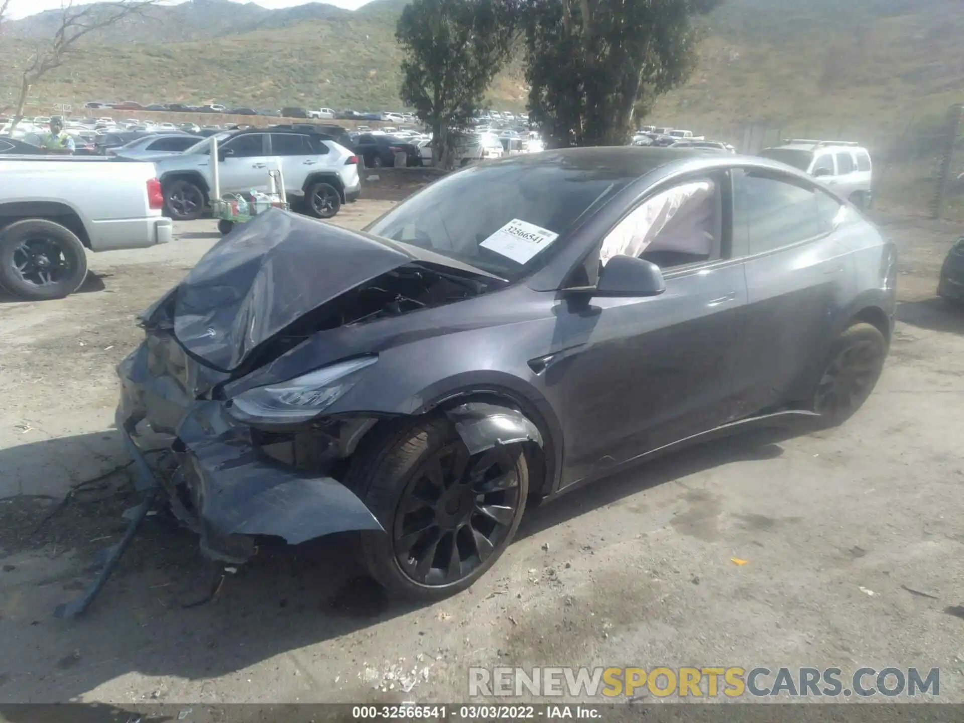 2 Photograph of a damaged car 7SAYGDEE3NF364418 TESLA MODEL Y 2022