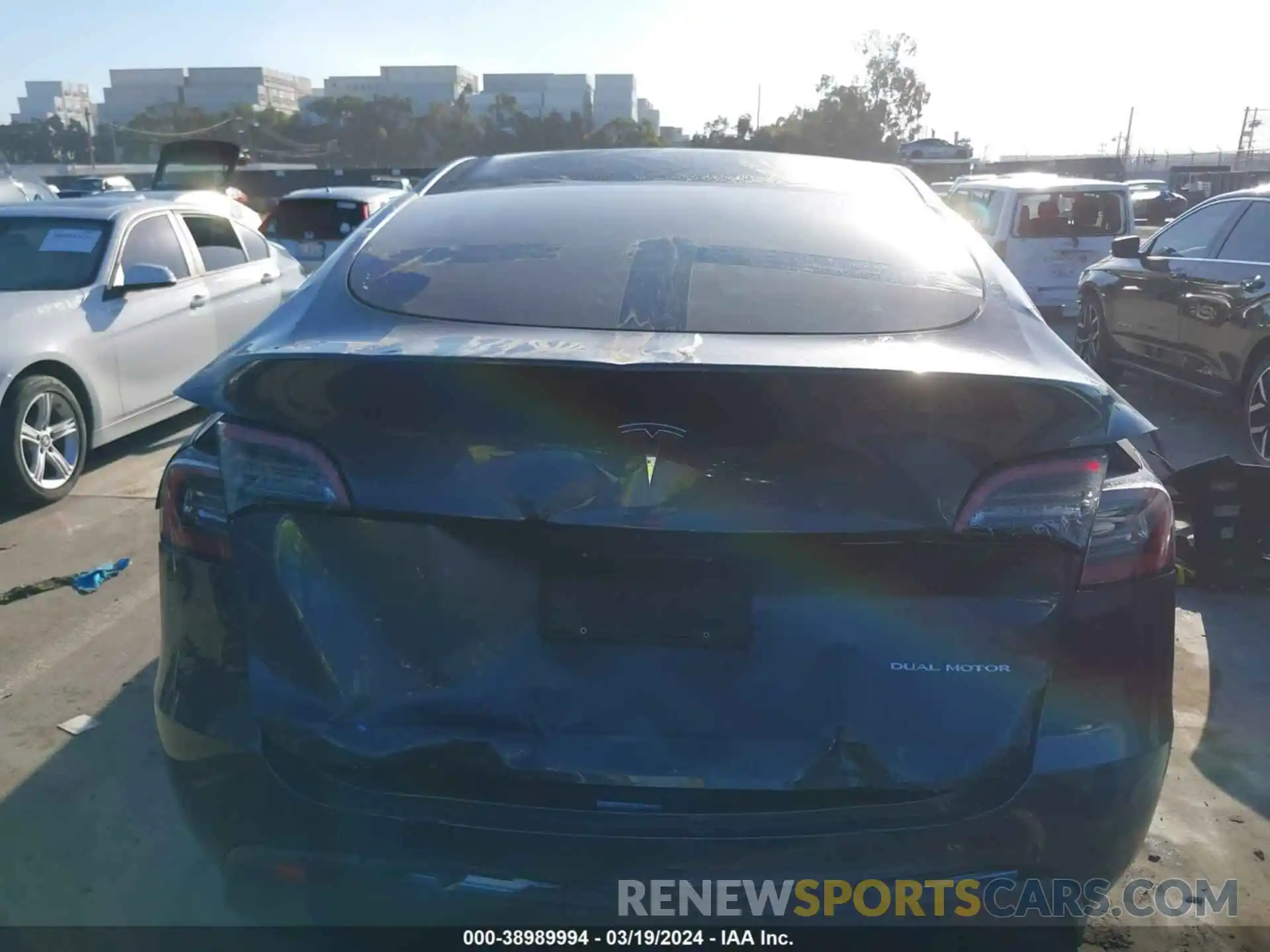 16 Photograph of a damaged car 7SAYGDEE3NF409650 TESLA MODEL Y 2022