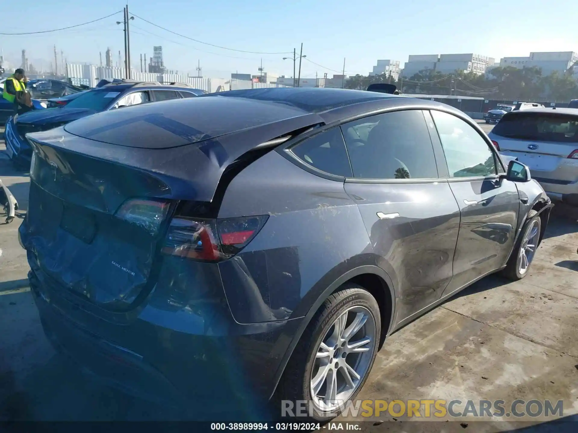 4 Photograph of a damaged car 7SAYGDEE3NF409650 TESLA MODEL Y 2022