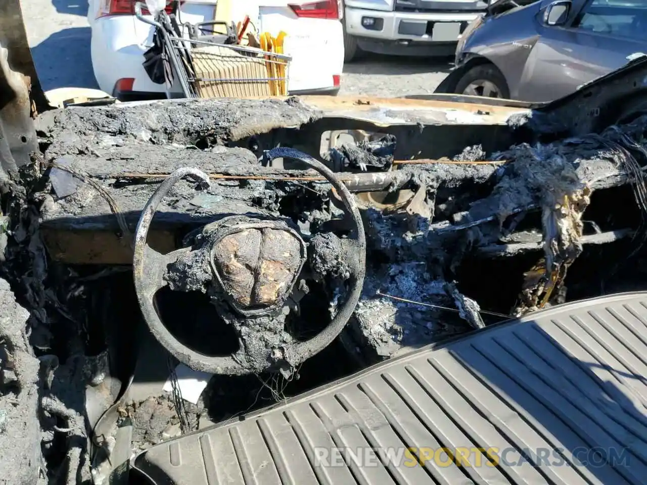 9 Photograph of a damaged car 7SAYGDEE4NF513824 TESLA MODEL Y 2022