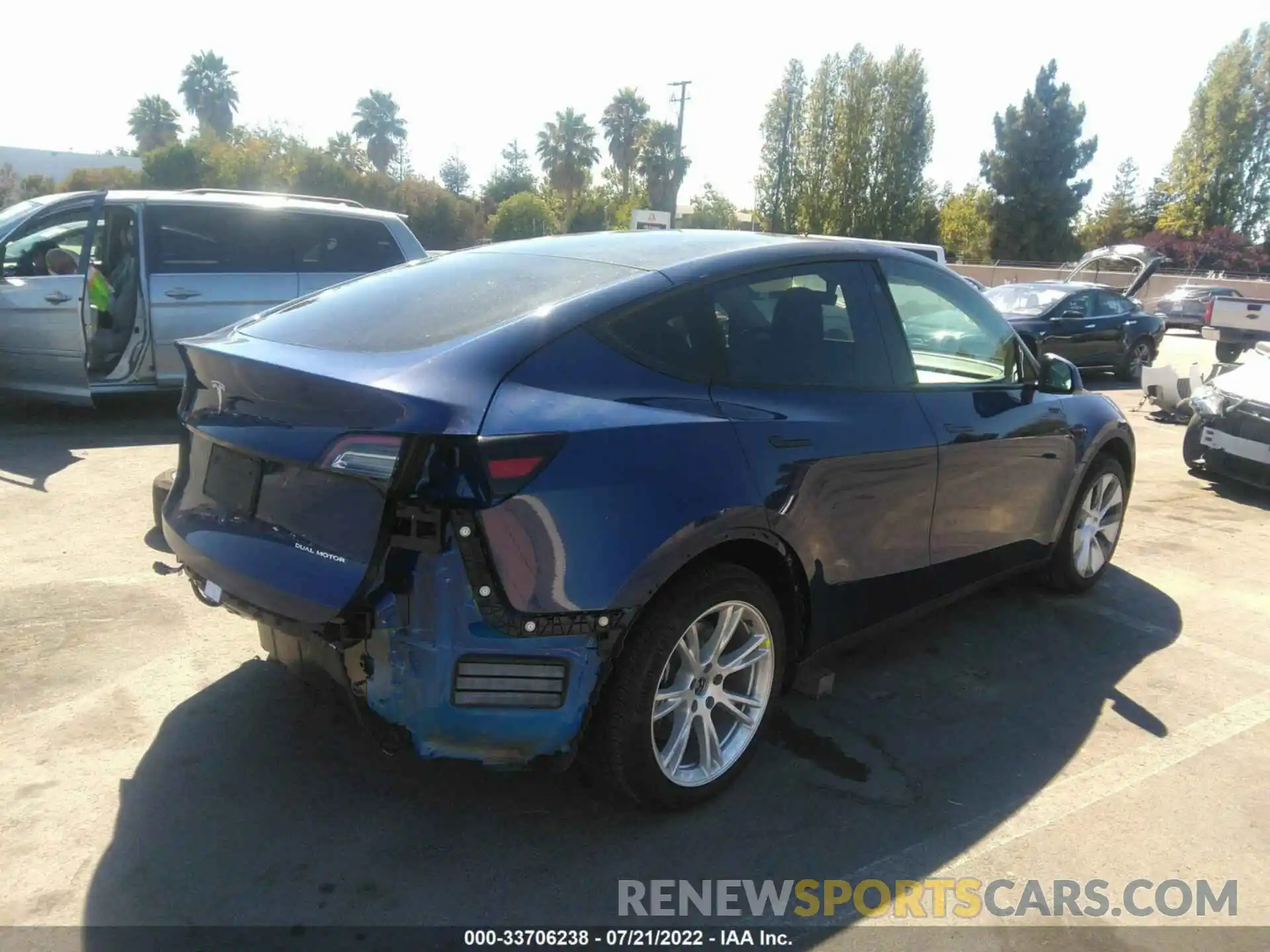 4 Photograph of a damaged car 7SAYGDEE5NF308061 TESLA MODEL Y 2022