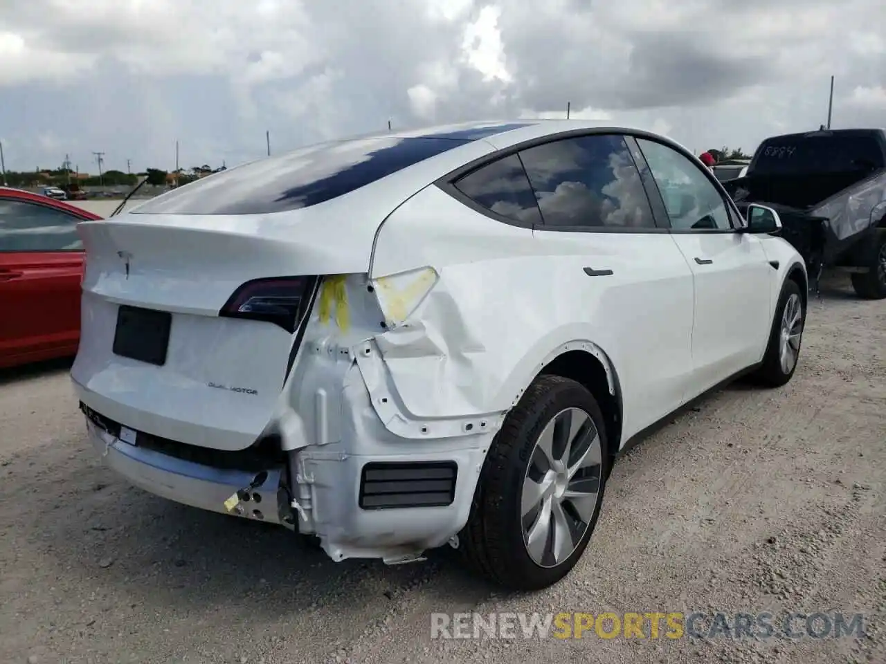 4 Photograph of a damaged car 7SAYGDEE5NF331503 TESLA MODEL Y 2022