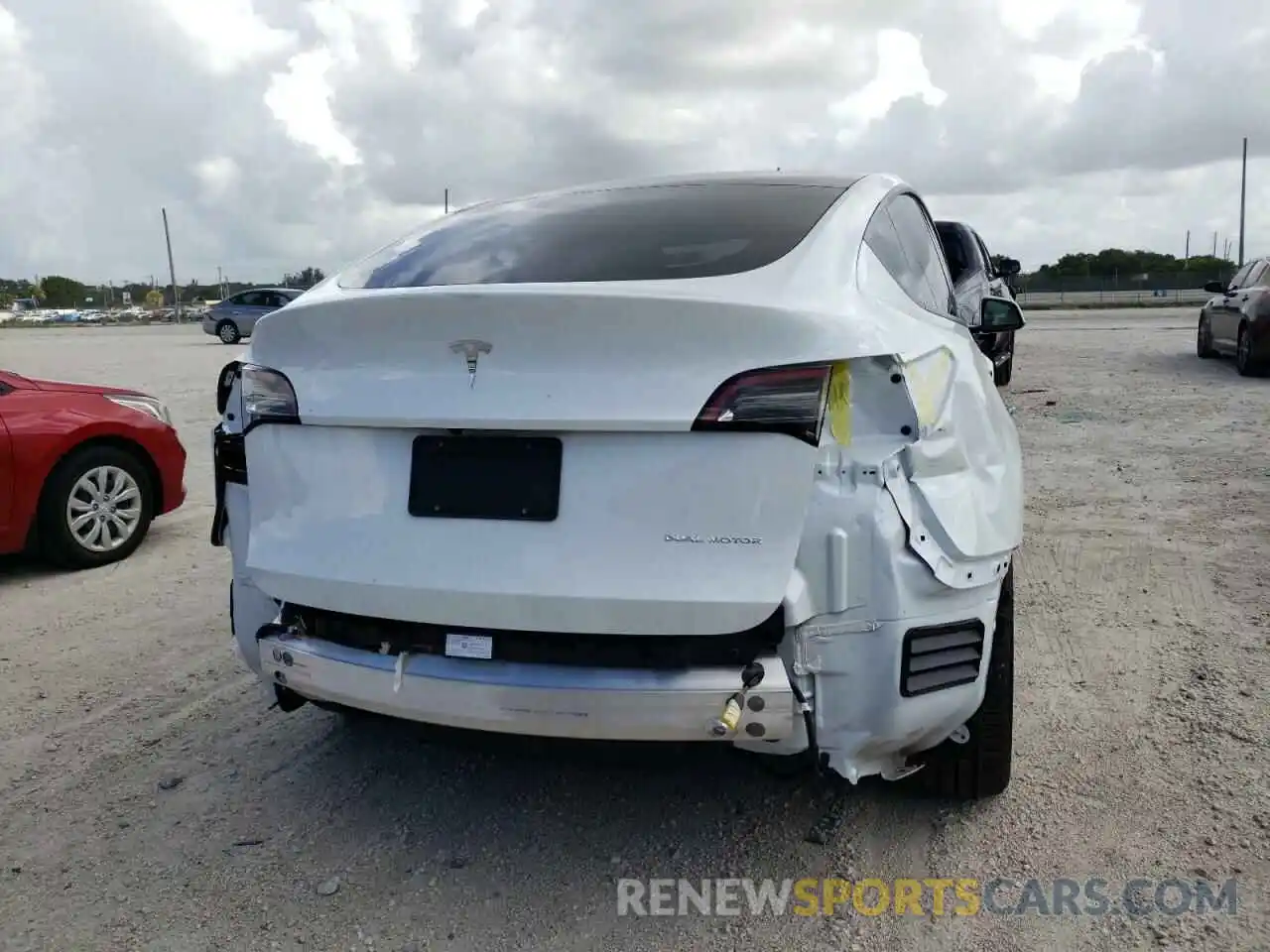 9 Photograph of a damaged car 7SAYGDEE5NF331503 TESLA MODEL Y 2022