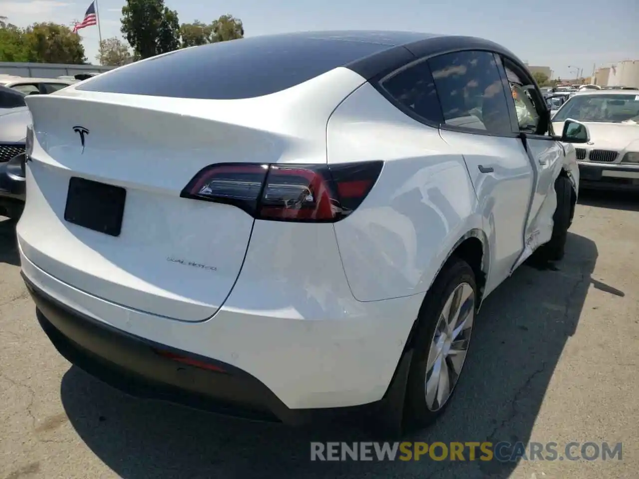 4 Photograph of a damaged car 7SAYGDEE5NF339388 TESLA MODEL Y 2022