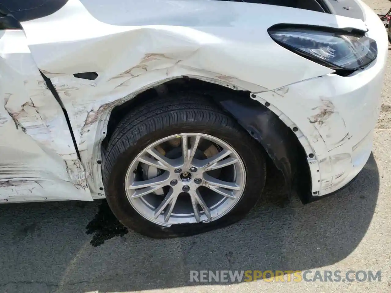 9 Photograph of a damaged car 7SAYGDEE5NF339388 TESLA MODEL Y 2022