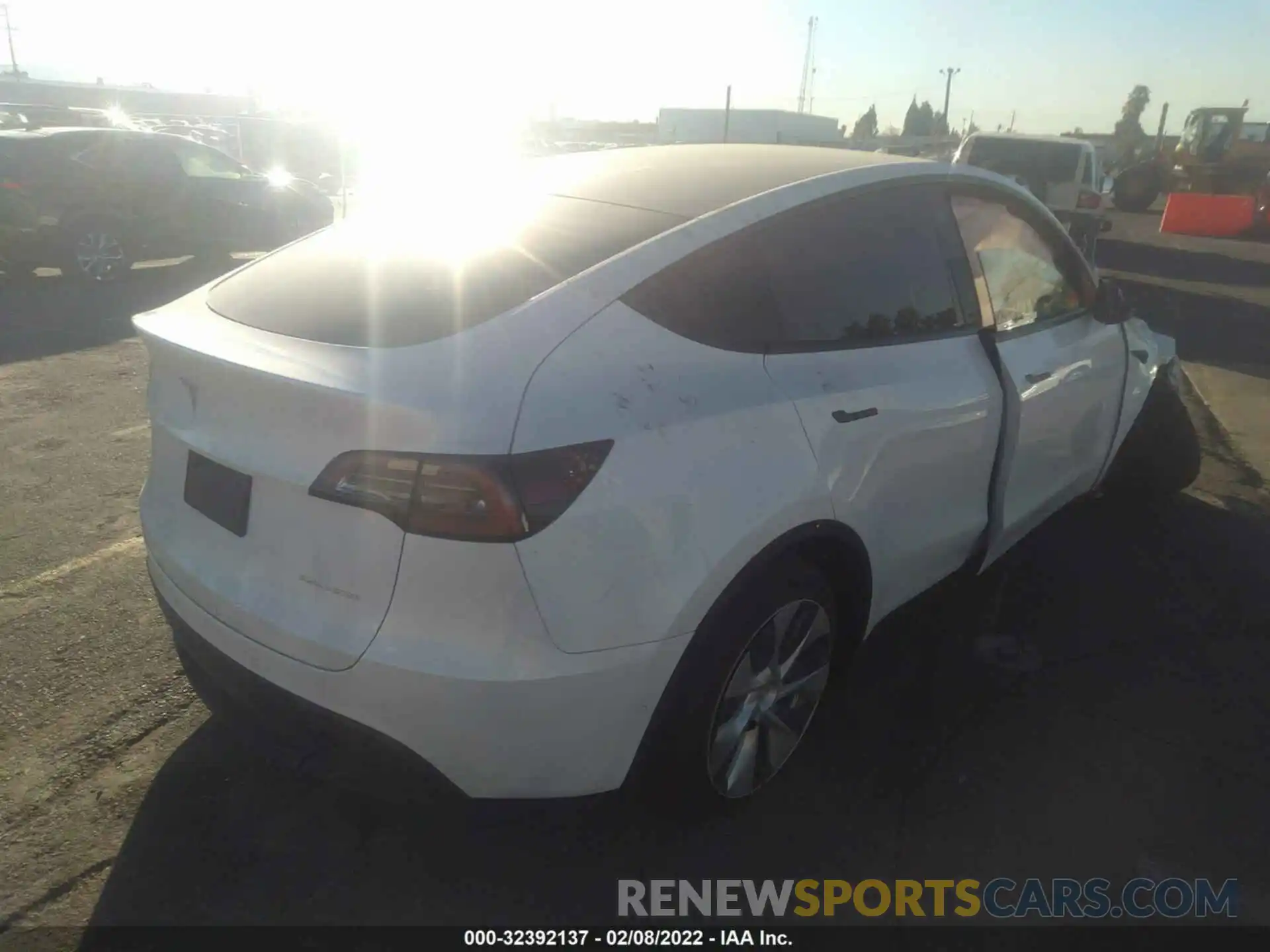 4 Photograph of a damaged car 7SAYGDEE5NF352030 TESLA MODEL Y 2022