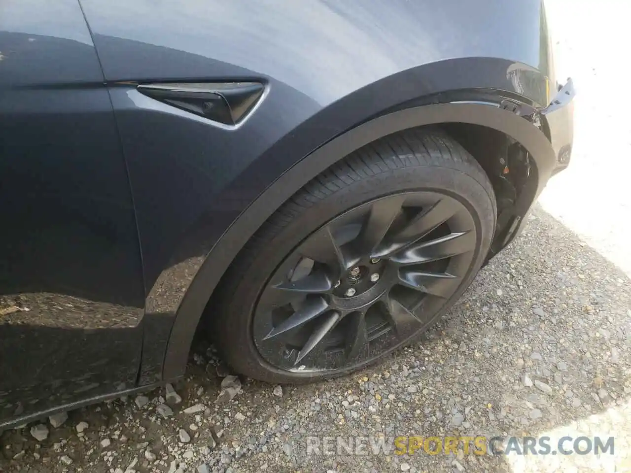 9 Photograph of a damaged car 7SAYGDEE5NF386078 TESLA MODEL Y 2022