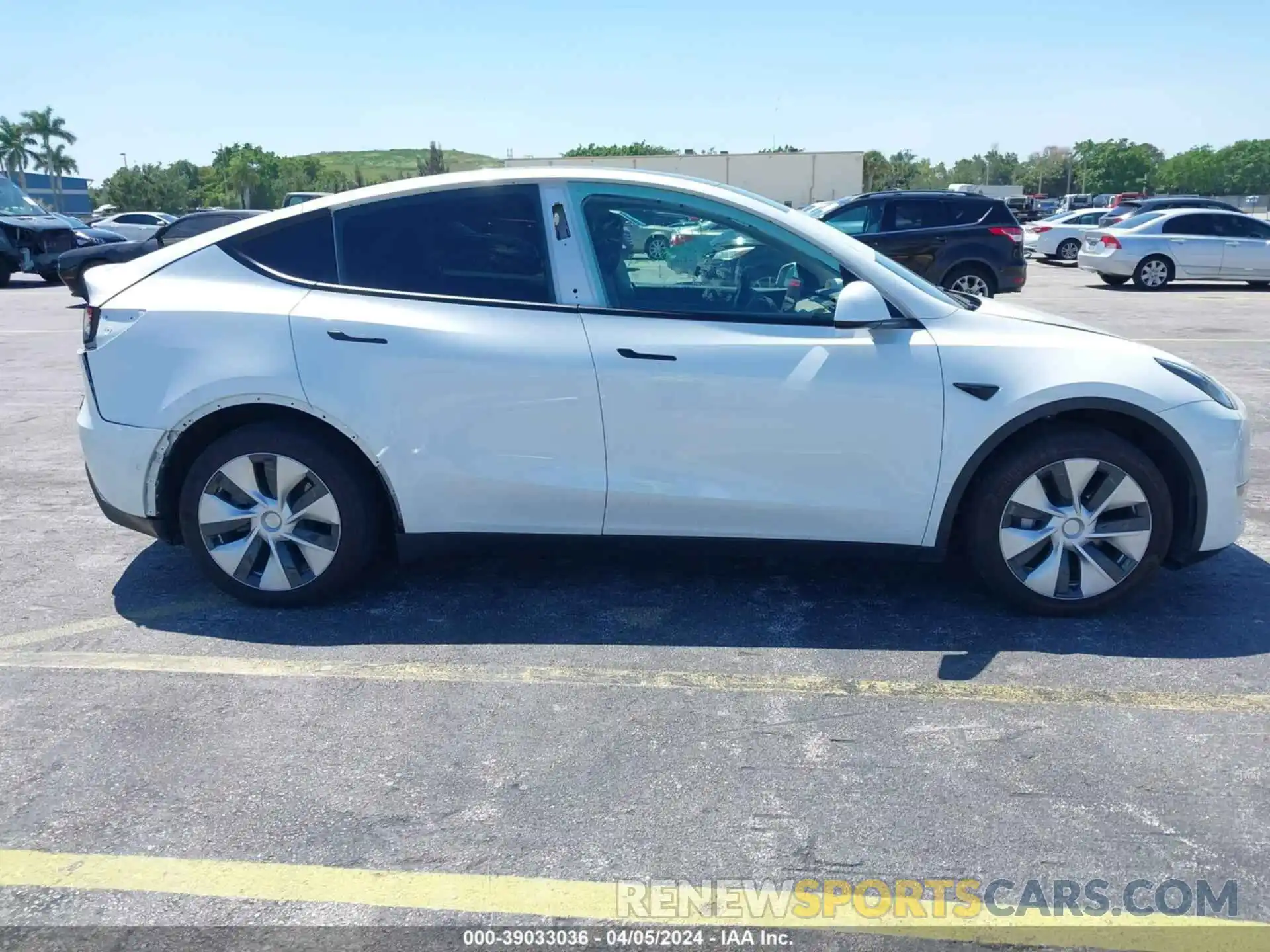 13 Photograph of a damaged car 7SAYGDEE5NF462205 TESLA MODEL Y 2022