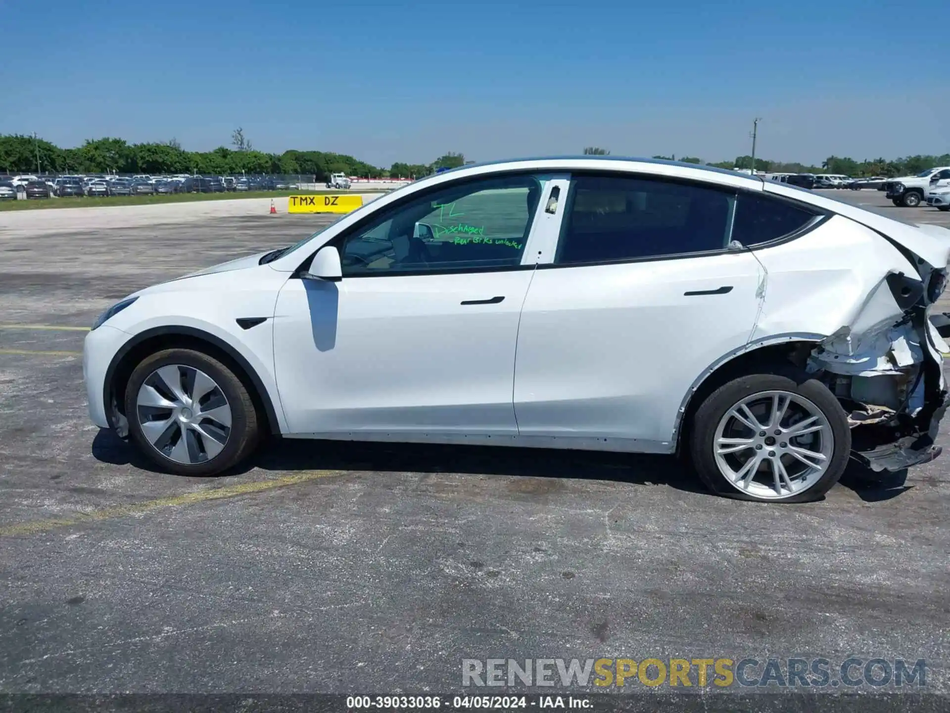 14 Photograph of a damaged car 7SAYGDEE5NF462205 TESLA MODEL Y 2022