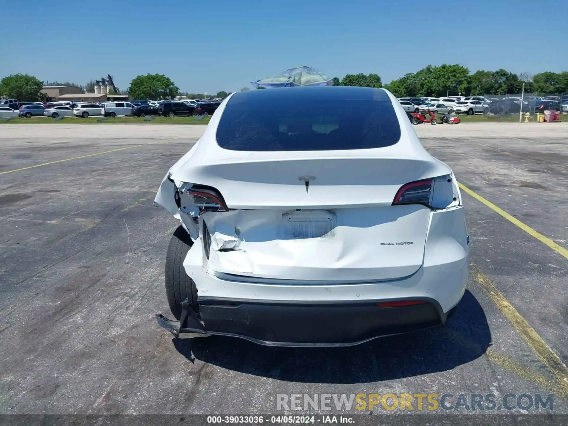 16 Photograph of a damaged car 7SAYGDEE5NF462205 TESLA MODEL Y 2022