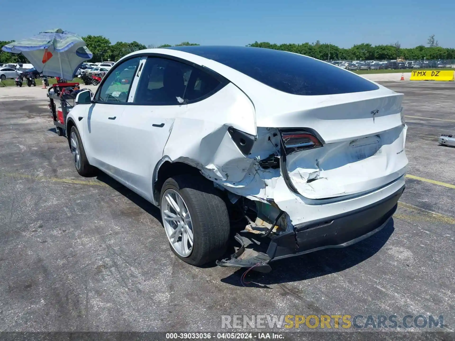 6 Photograph of a damaged car 7SAYGDEE5NF462205 TESLA MODEL Y 2022