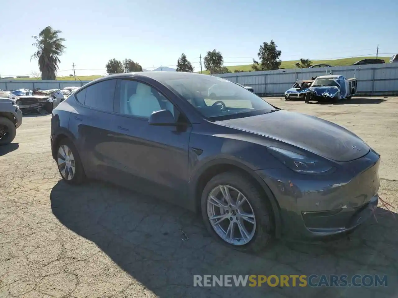 4 Photograph of a damaged car 7SAYGDEE5NF553071 TESLA MODEL Y 2022