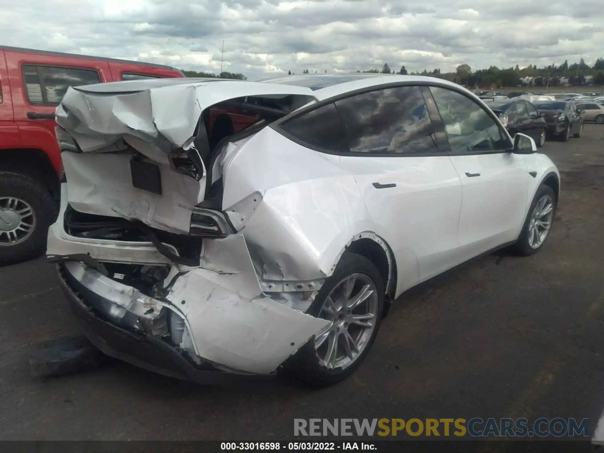 4 Photograph of a damaged car 7SAYGDEE6NF313897 TESLA MODEL Y 2022