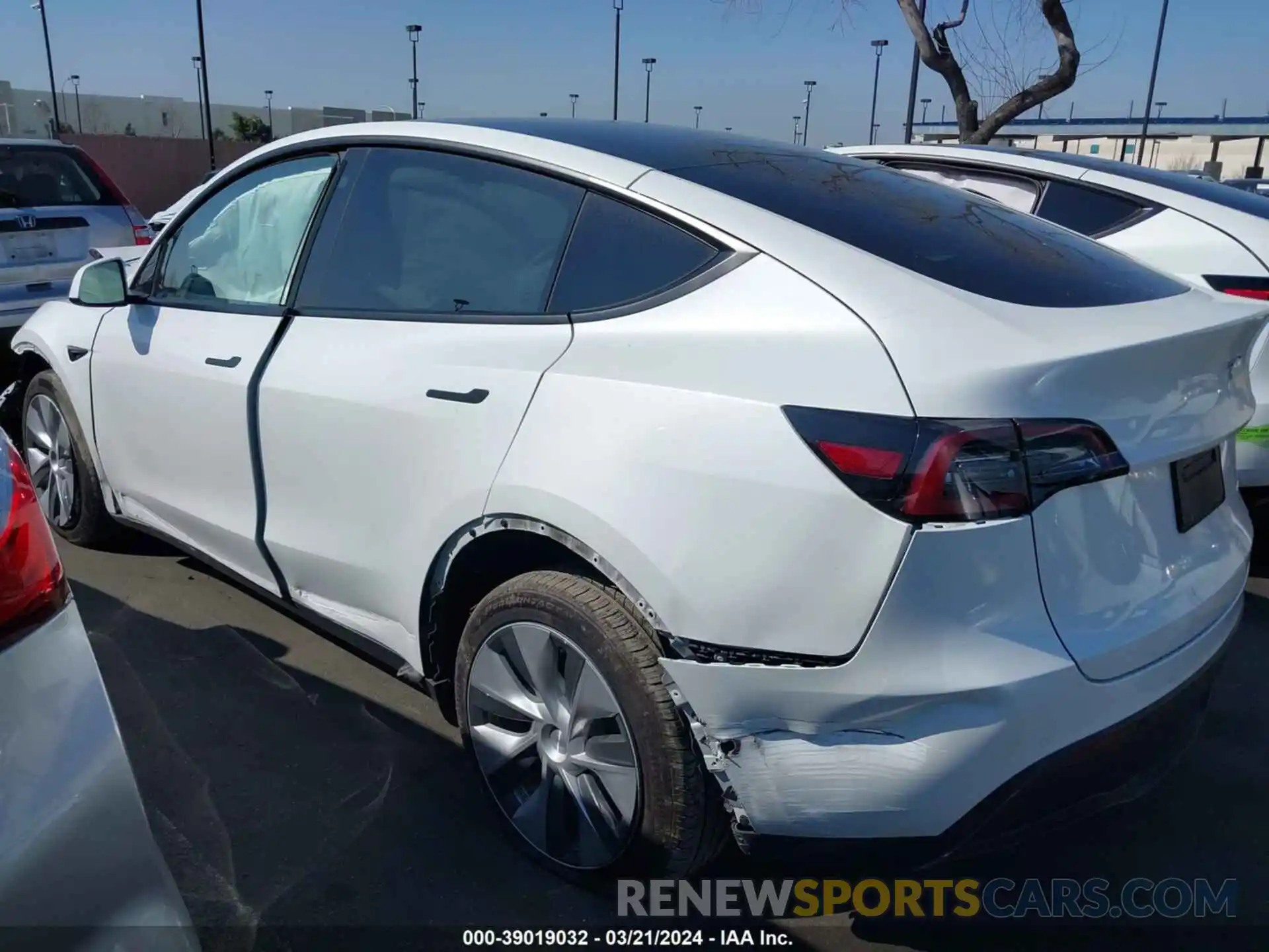 14 Photograph of a damaged car 7SAYGDEE6NF413675 TESLA MODEL Y 2022