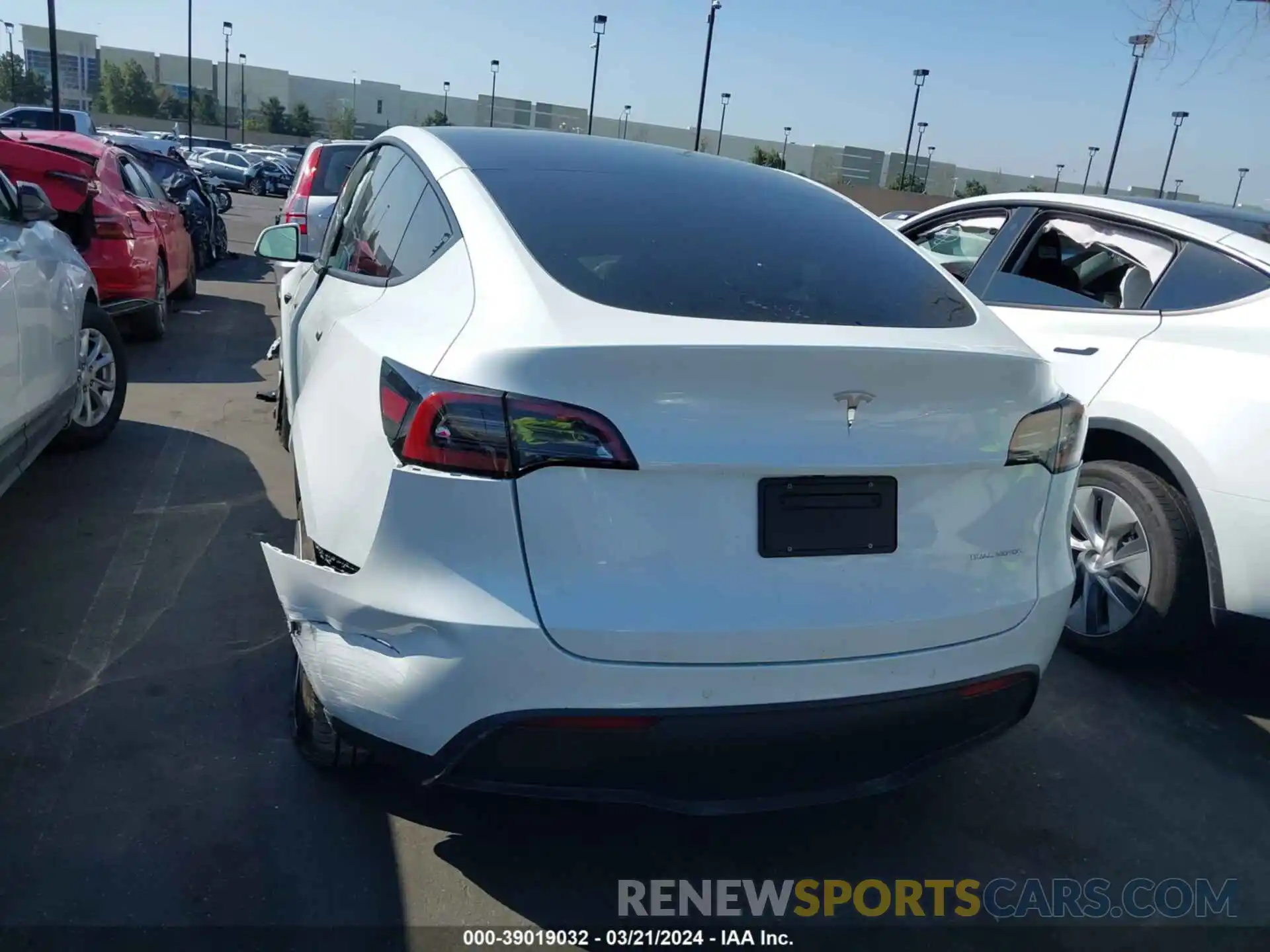 16 Photograph of a damaged car 7SAYGDEE6NF413675 TESLA MODEL Y 2022