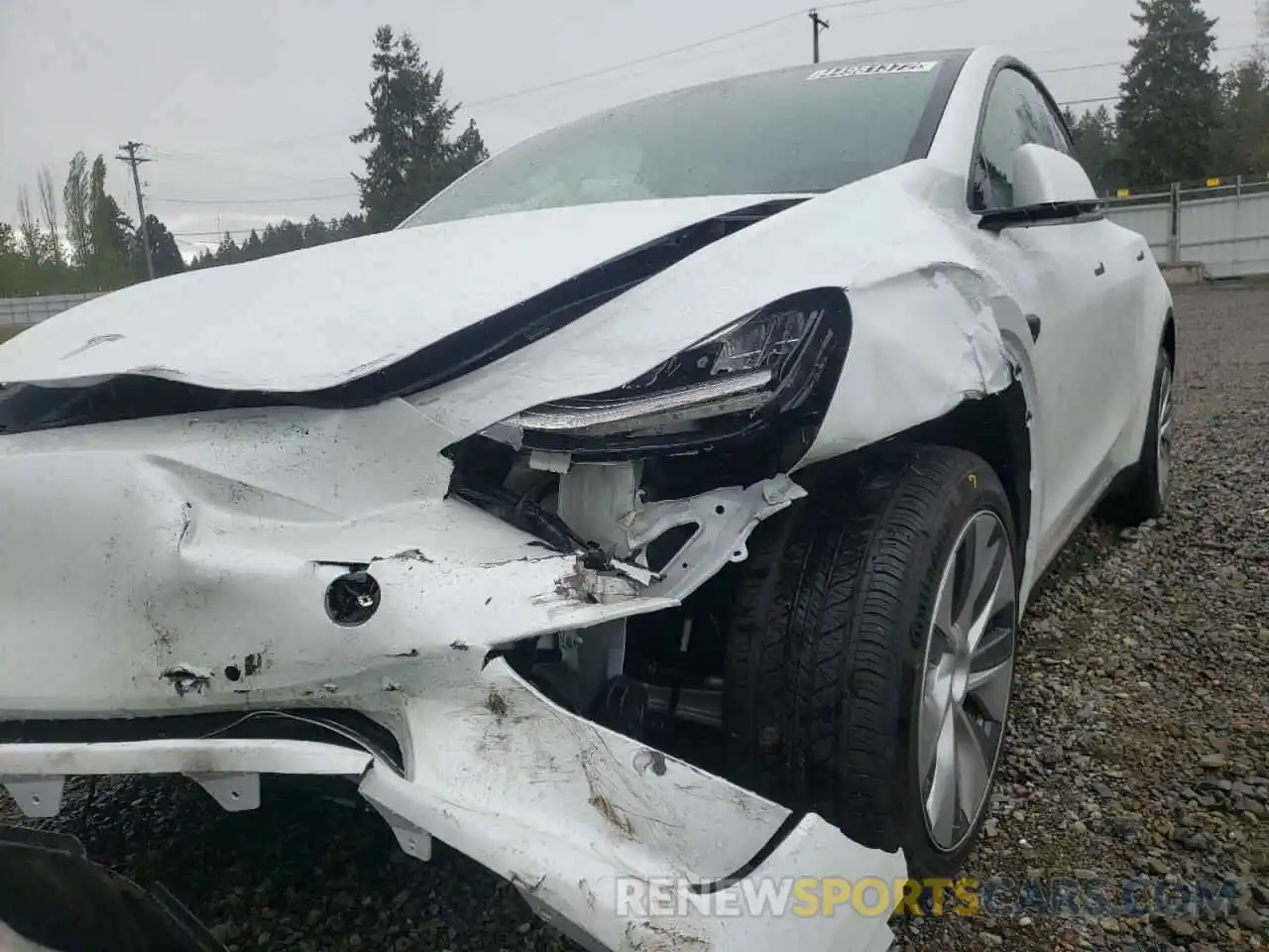 10 Photograph of a damaged car 7SAYGDEE6NF423445 TESLA MODEL Y 2022